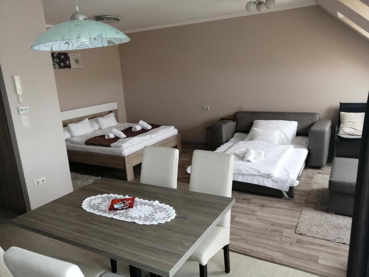 Zafírgyöngy Apartmanok Sarvar Exterior foto